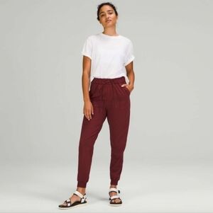 Lululemon Stretch Luxtreme Joggers High-Rise Full Length Pant Mulled Wine Size 4